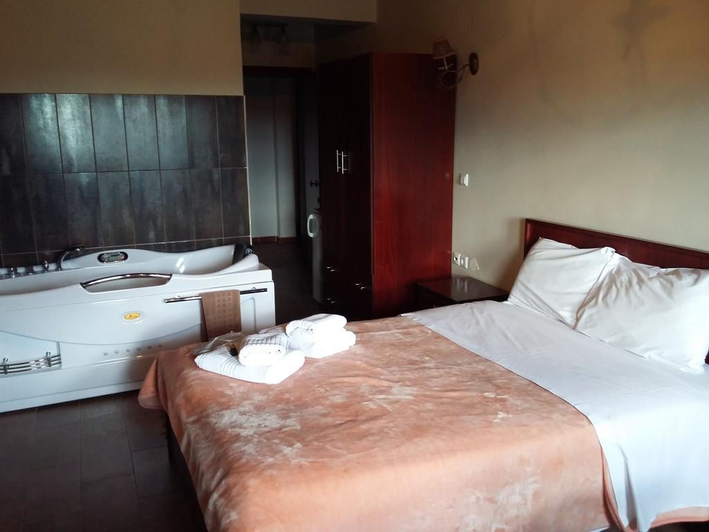 Voreas Hotel Káto Loutrákion 객실 사진