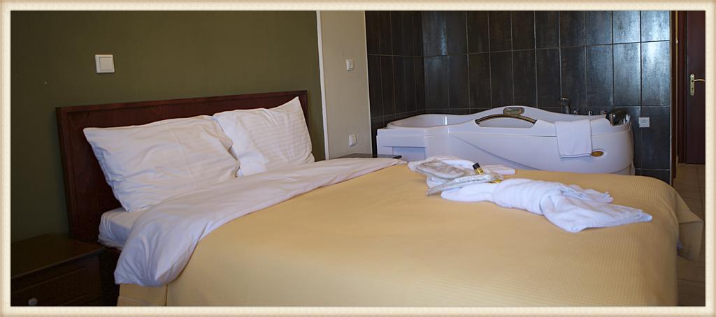 Voreas Hotel Káto Loutrákion 객실 사진